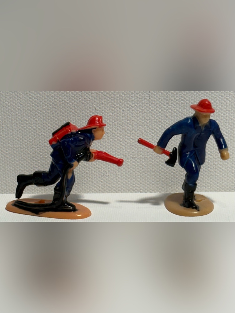2 FIREMAN IN BLUE OUTFITs plastic figure Cake-Topper w/ axe 1.5" toys